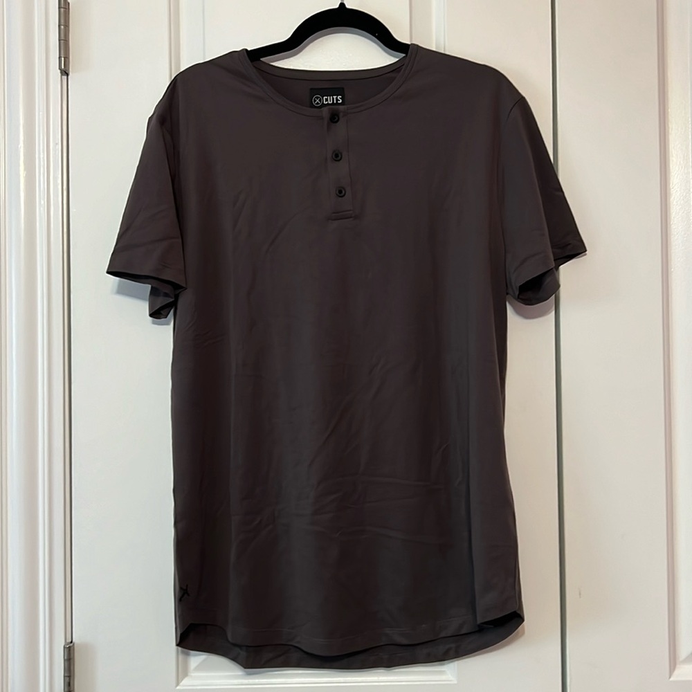 Cuts Men’s Top